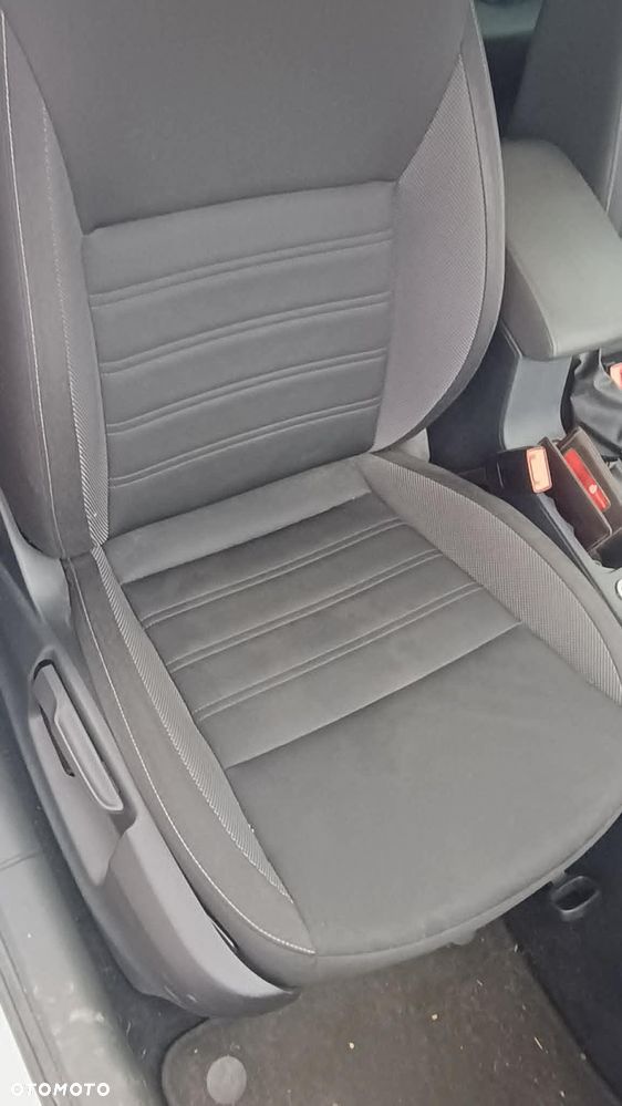 Skoda Octavia 1.6 TDI DSG Ambition - 9