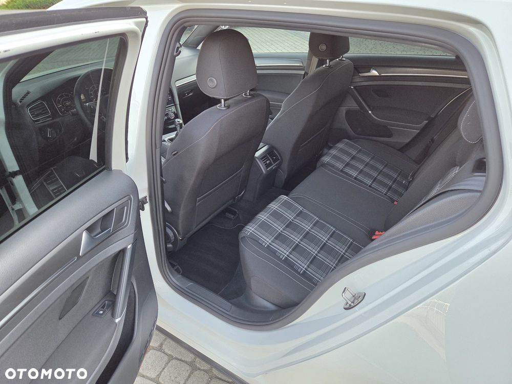 Volkswagen Golf 2.0 TDI BMT GTD - 12