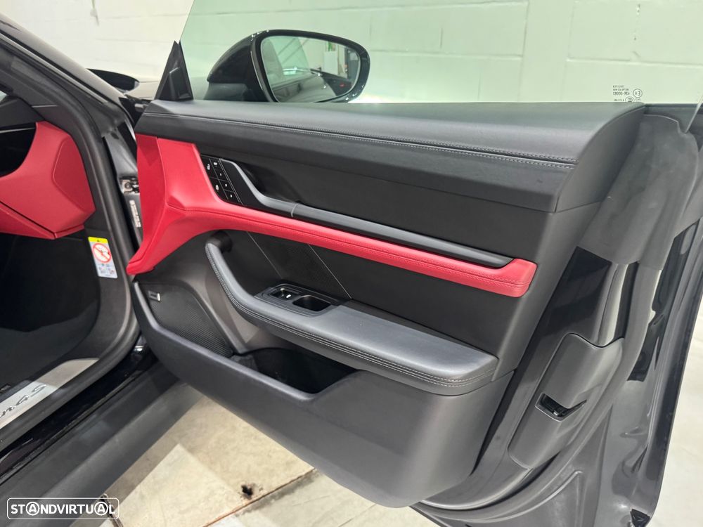 Porsche Taycan 4S - 34