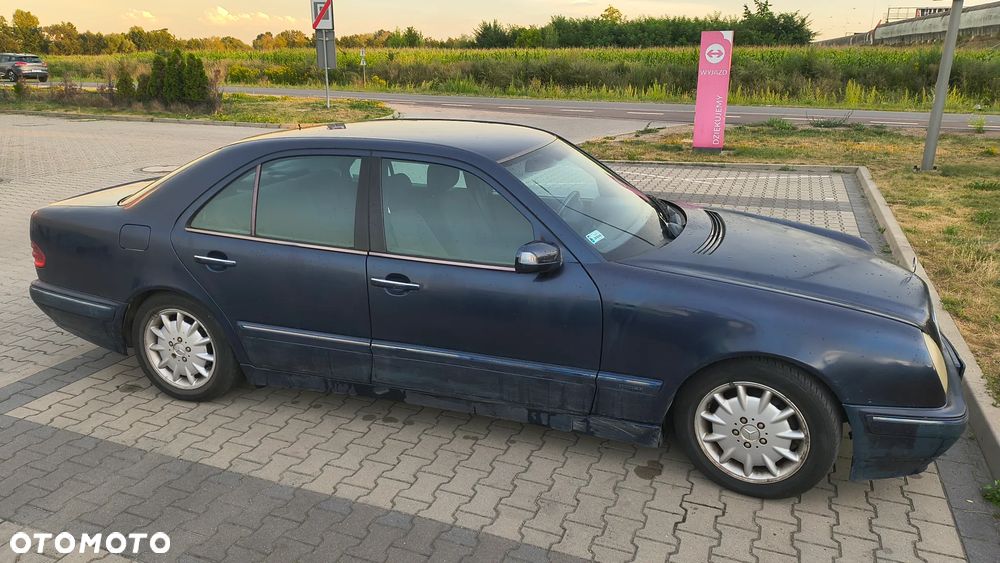 Mercedes-Benz E-Class 2000 photo 2