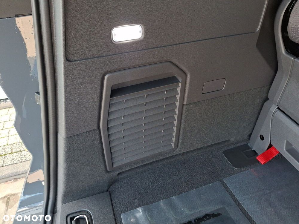 Volkswagen Multivan - 12