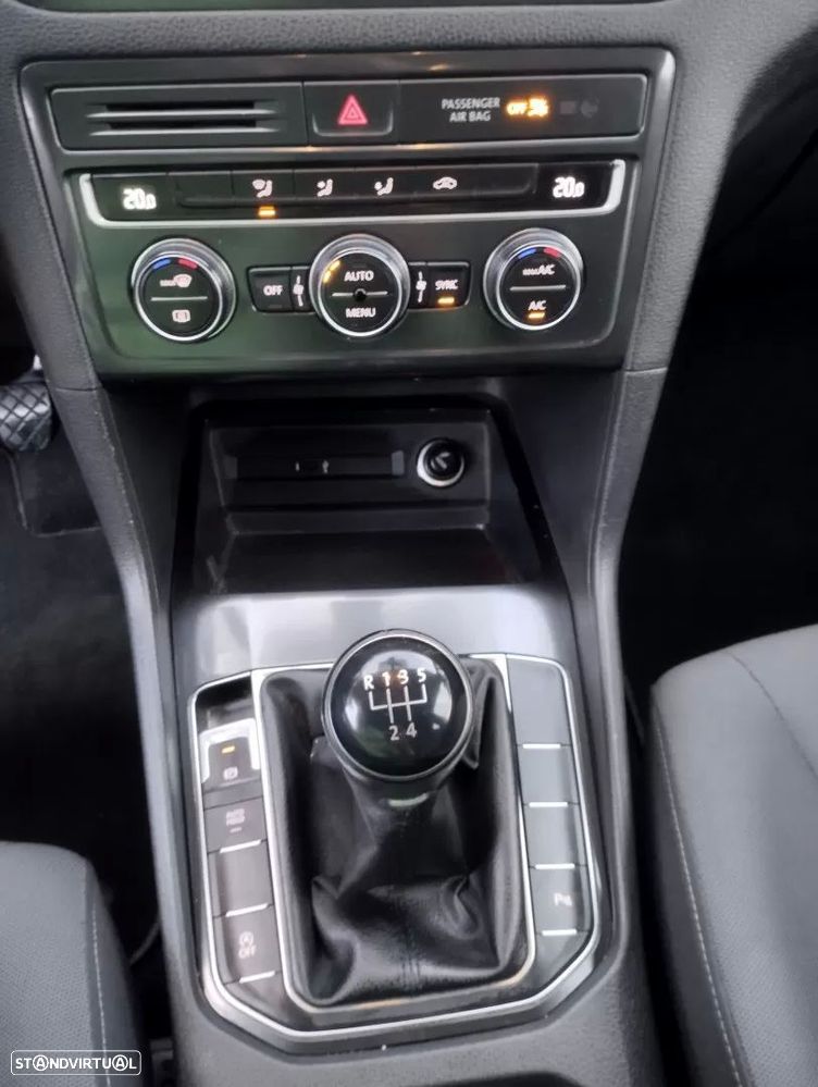 VW Golf 1.6 TDI Confortline - 25