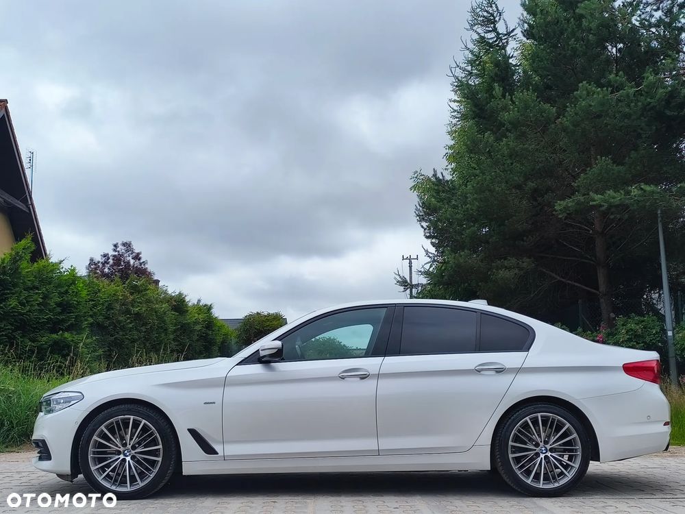 BMW Seria 5 520d Sport Line - 4