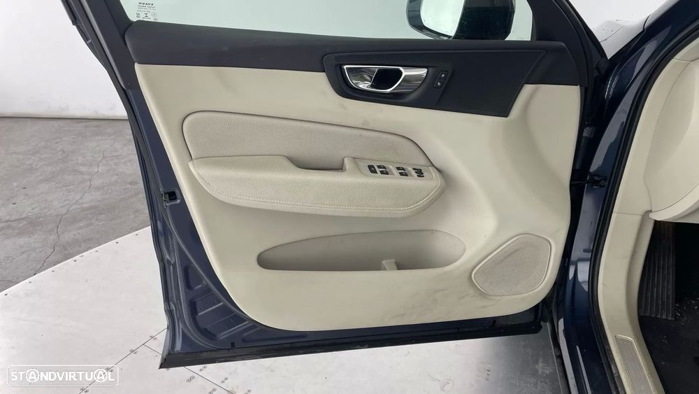Volvo XC 60 2.0 B4 Momentum Plus - 14