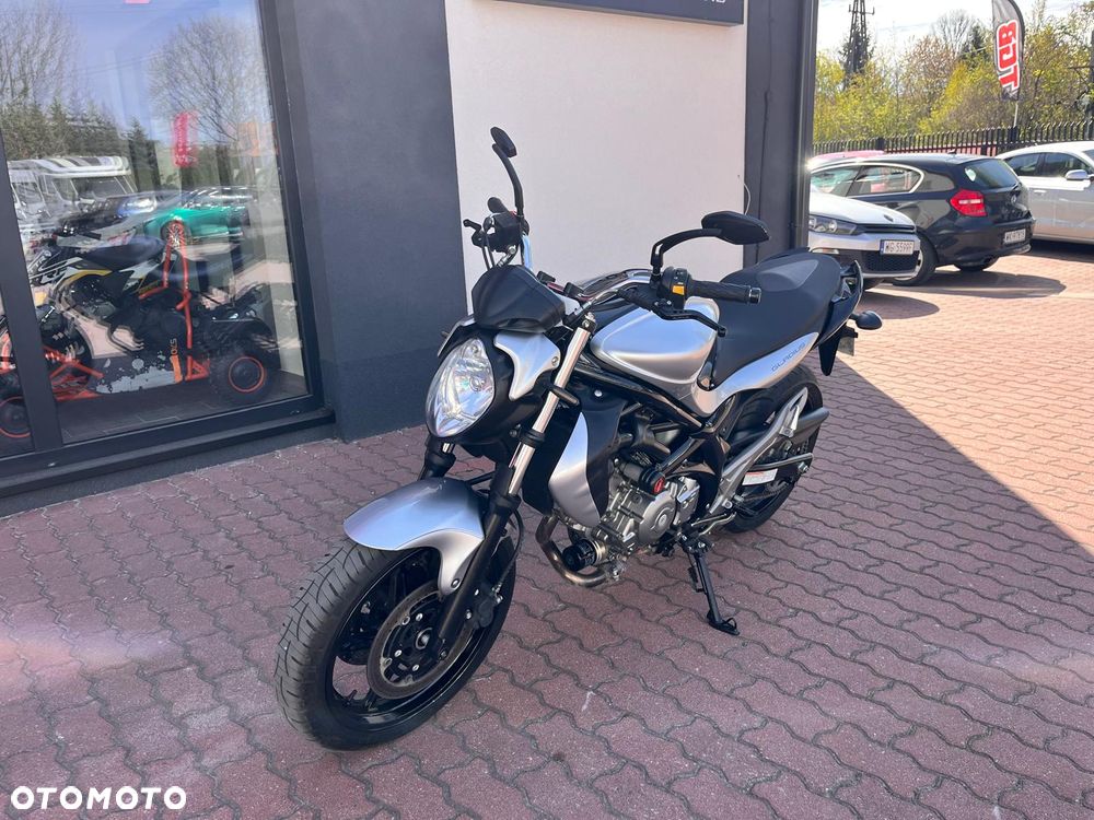 Suzuki Gladius - 6