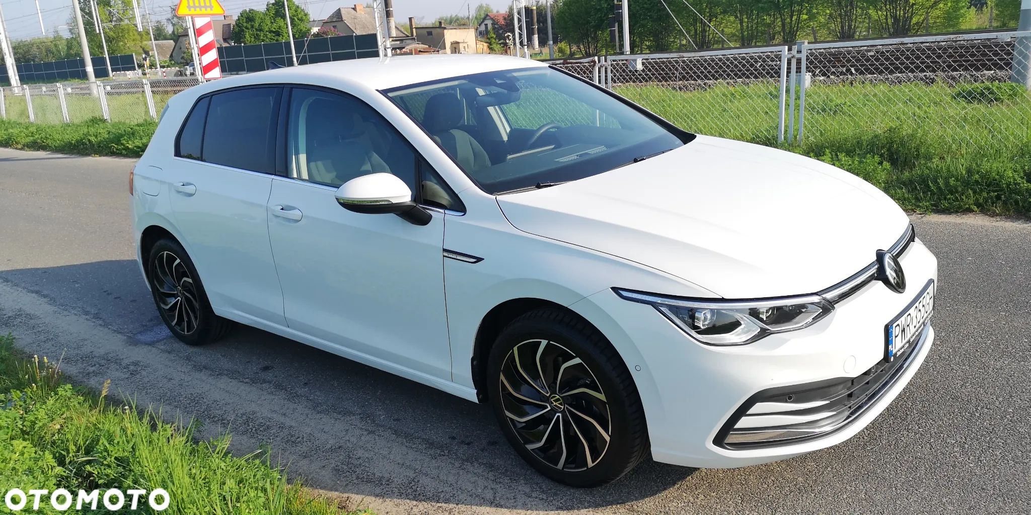 Volkswagen Golf - 1