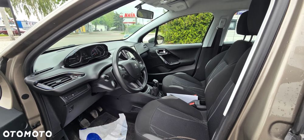 Peugeot 208 - 29