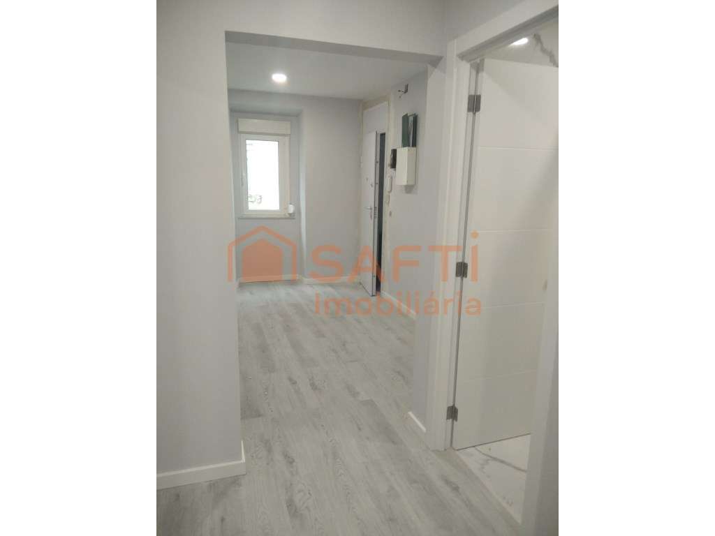 Apartamento t2, em Dafundo, Oeiras - Grande imagem: 2/11