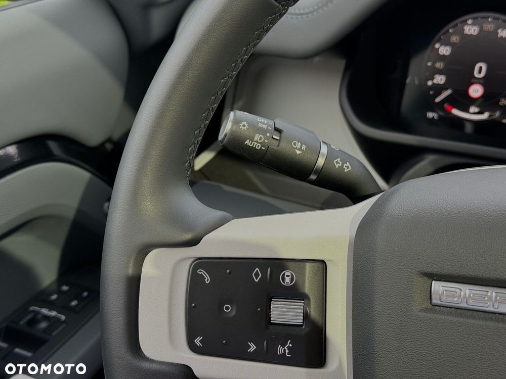 Land Rover Defender - 11