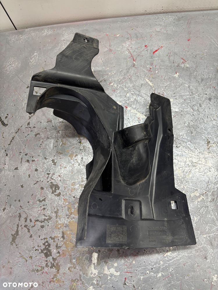 VOLVO XC60 II T8 OSLONA PRAWA CHLAPACZ 32369175 - 1