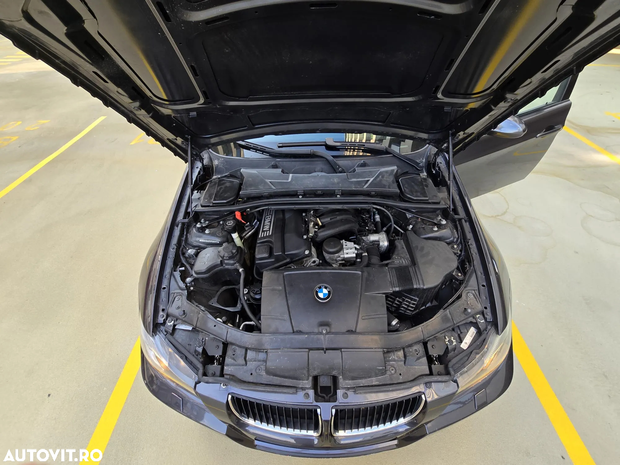 BMW Seria 3 318i Touring - 9