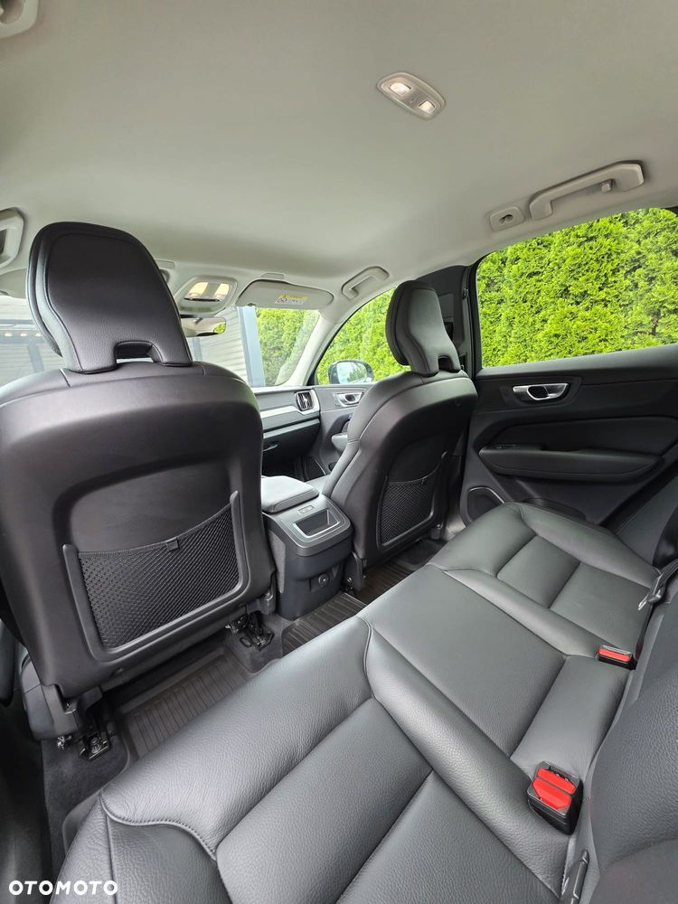 Volvo XC 60 B4 B Plus Dark - 9