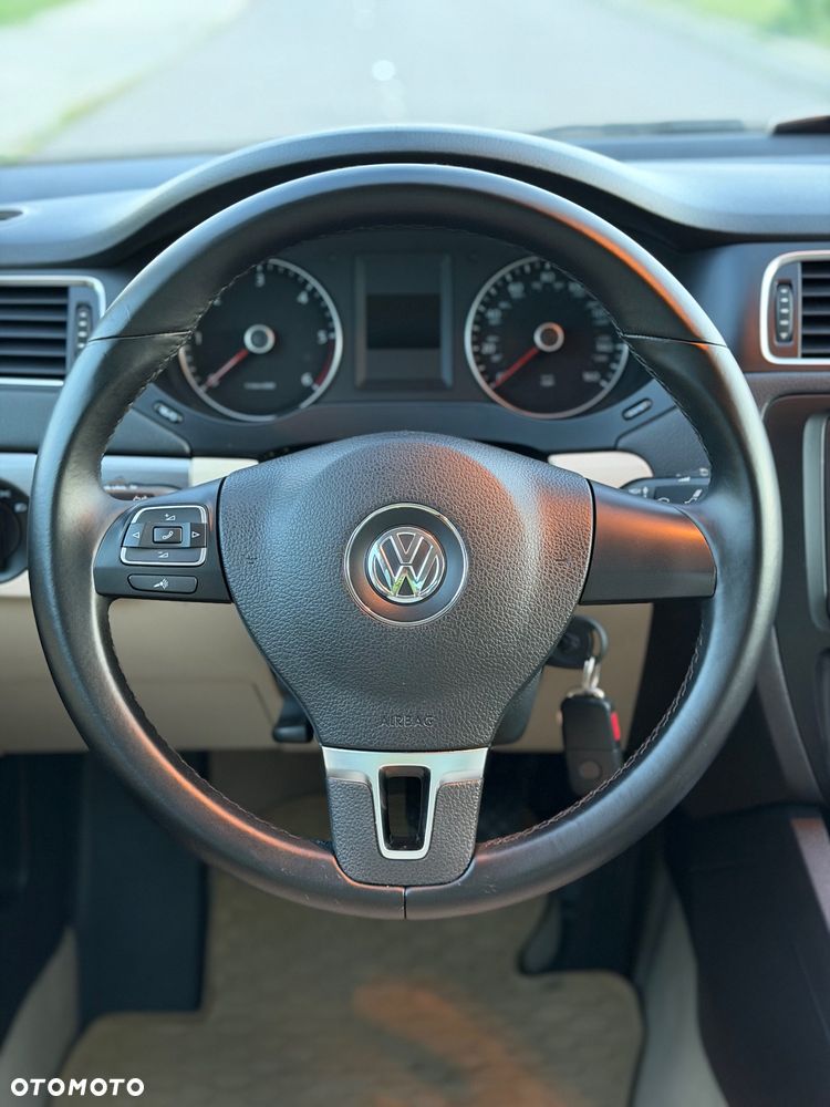 Volkswagen Jetta 2.0 TDI DSG Highline - 18
