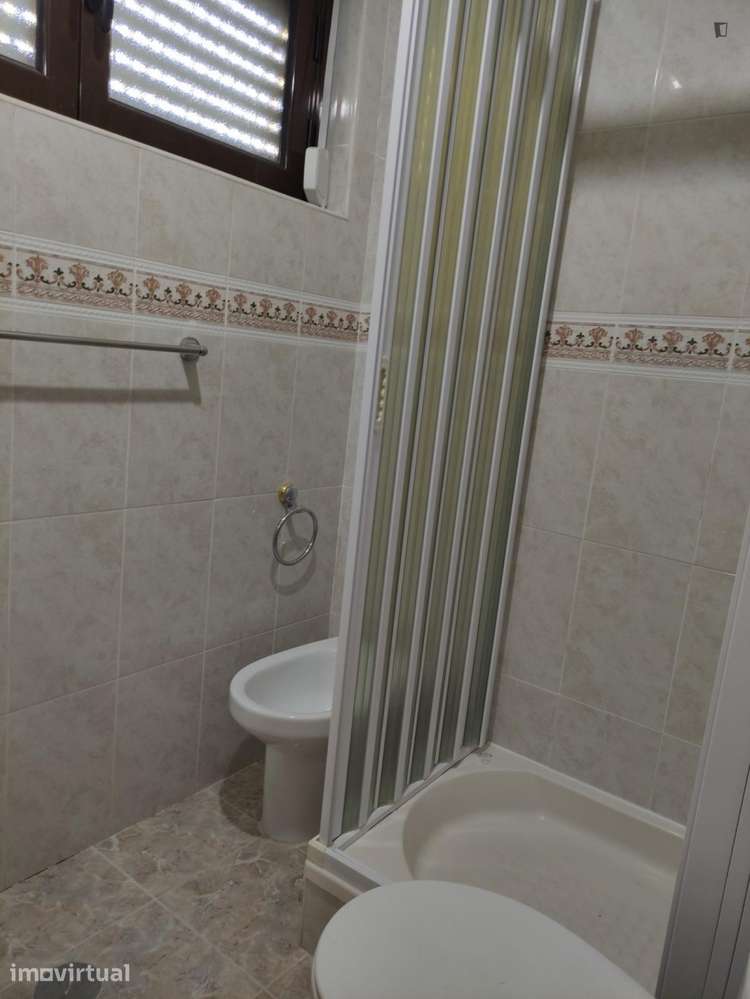 Quarto - localizado em Setubal - Grande imagem: 4/5