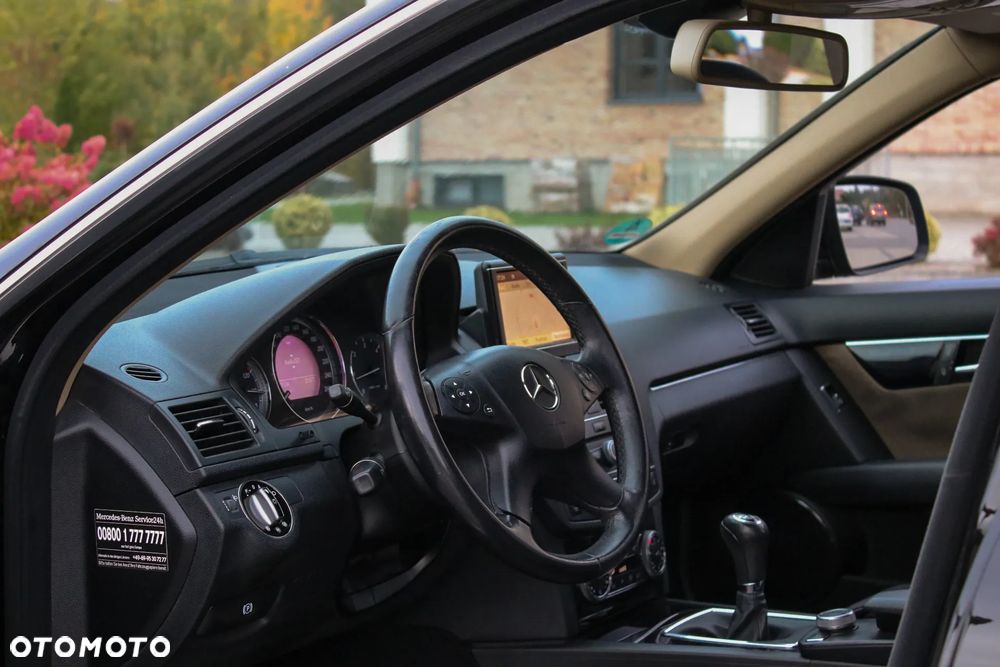 Mercedes-Benz Klasa C 220 CDI Elegance - 33