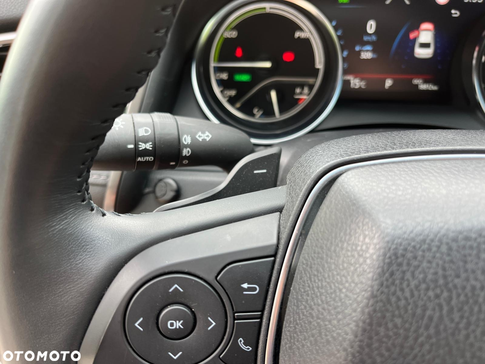 Toyota Camry 2.5 Hybrid Executive CVT - 12