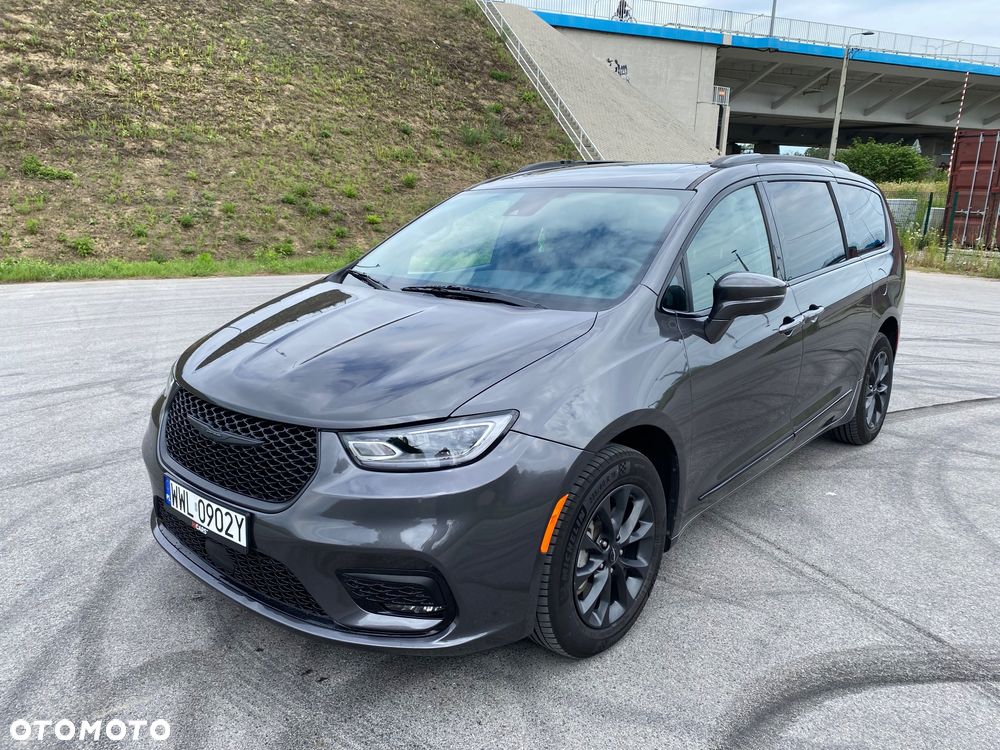 Chrysler Pacifica - 2