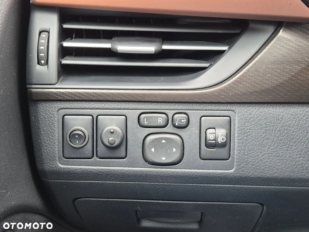 Toyota Avensis 1.8 Premium - 23