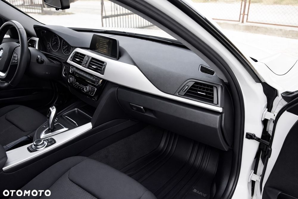 BMW Seria 3 316d - 14