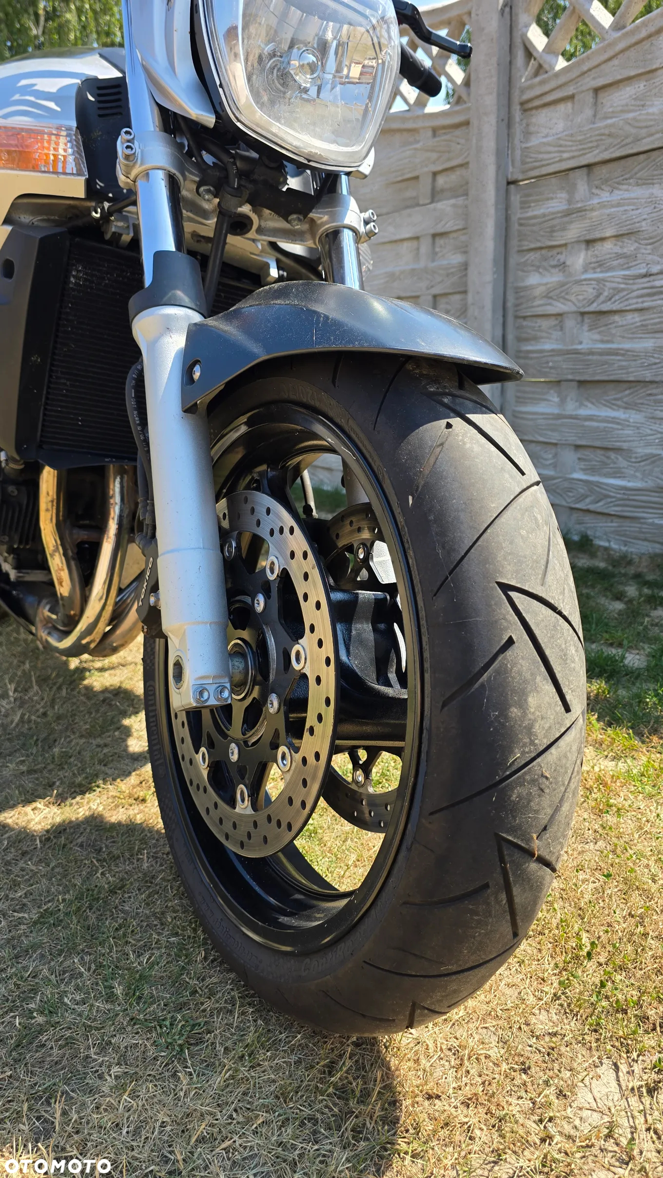 Suzuki GSR - 6