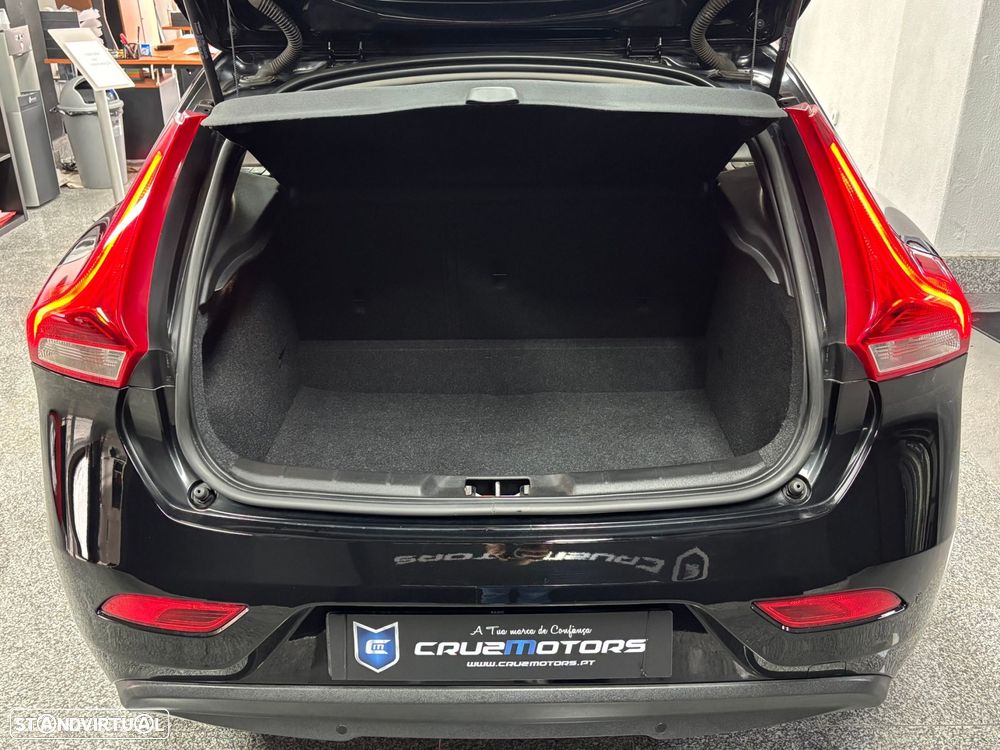 Volvo V40 2.0 D2 Momentum Eco - 21