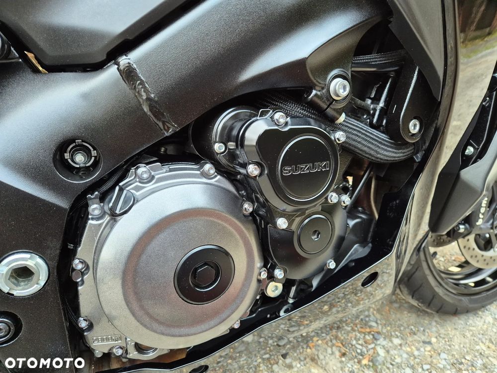 Suzuki GSX 1000 - 17