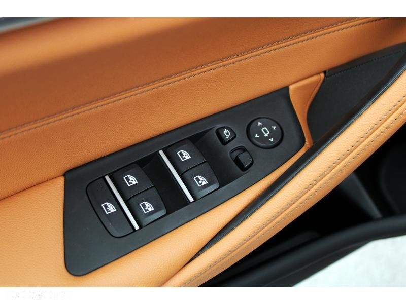 BMW Seria 5 530e xDrive sport - 16