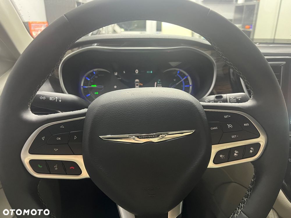 Chrysler Pacifica - 8