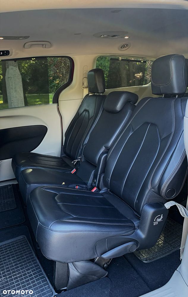 Chrysler Pacifica - 13
