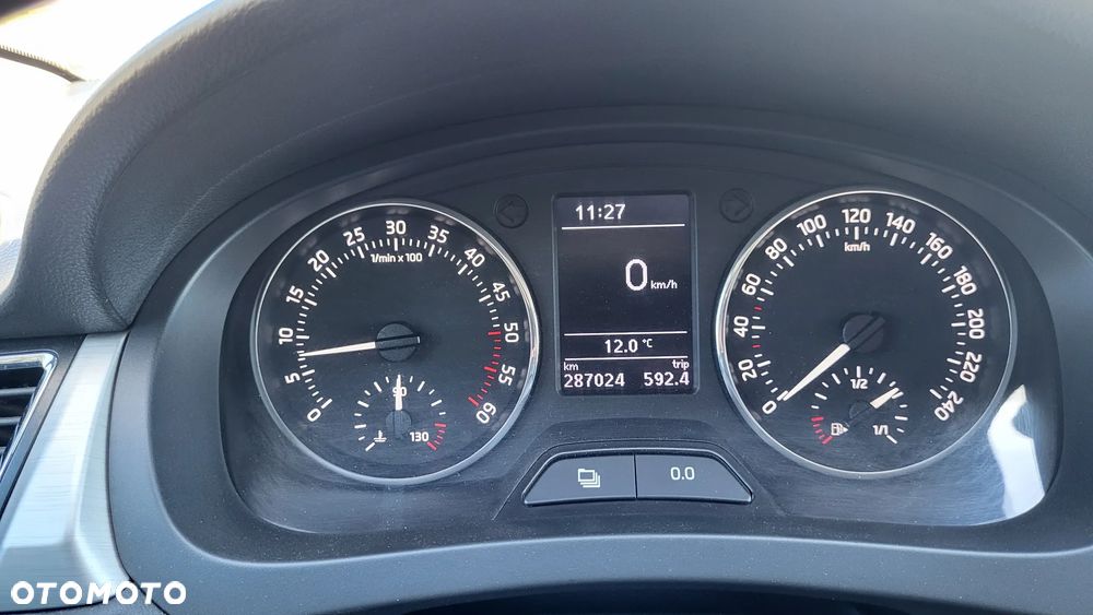 Skoda RAPID 1.6 TDI DPF Style Plus - 12