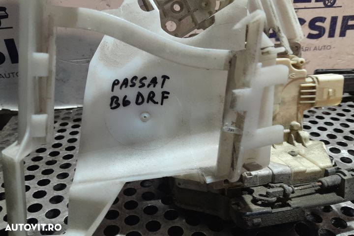 Broasca usa fata dreapta 3C1837016A 3C1837016A Volkswagen VW Passat B - 2