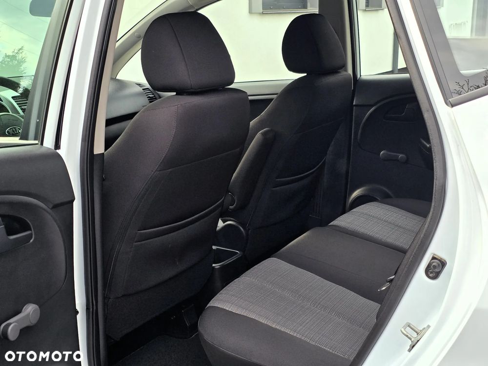 Kia Venga - 23