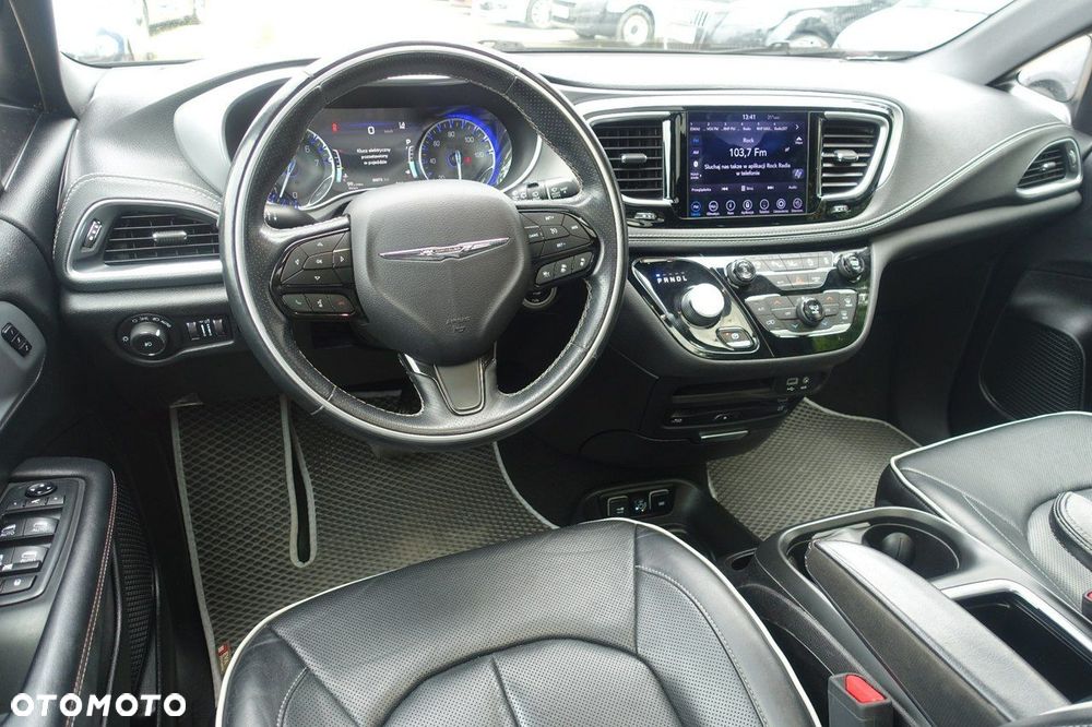 Chrysler Pacifica - 33