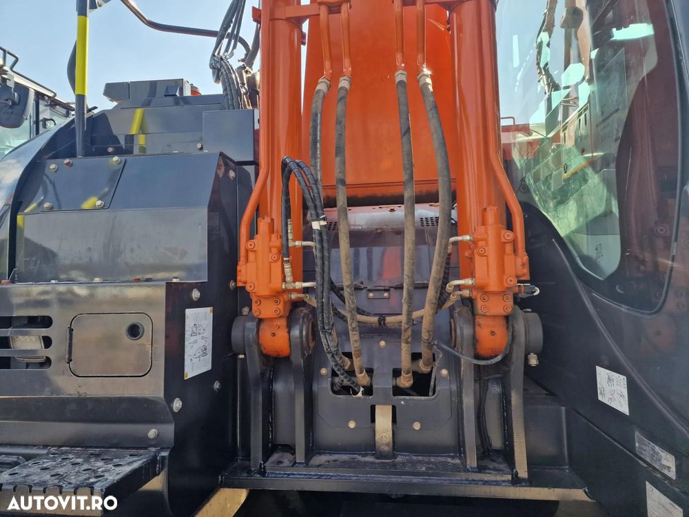 Hitachi ZX225-6, 26,2t, 2021, 2.976h, COMPACT. CUPLA RAPIDA, cupa NOUA, camera spate si laterale, lant 90% ok doar 300h mars, consum mediu 11l/h, ad sapare 7m, motor Isuzu, produs in JAPONIA, revizia efectuata, scaun cu incalzire,CA NOU, PROMOTIE 113.900 EUR - 10