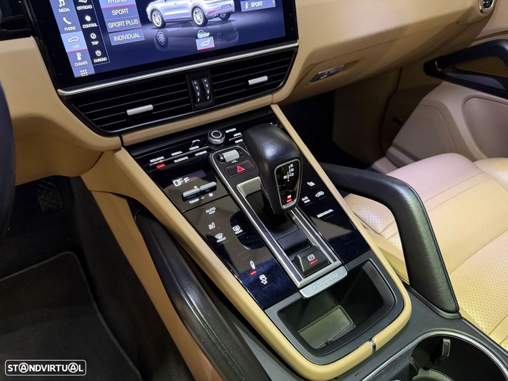 Porsche Cayenne Coupé E-Hybrid Platinum Edition - 22