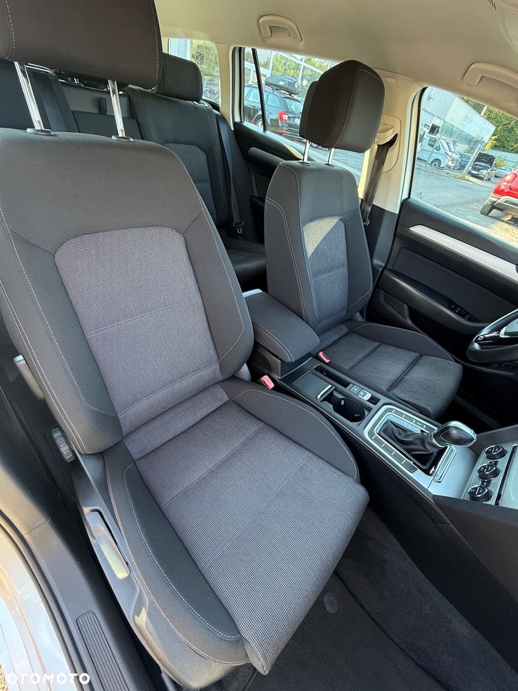 Volkswagen Passat ver-variant-1-6-tdi-scr-dsg-comfortline - 18