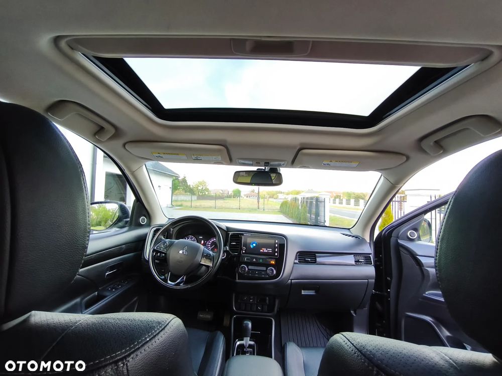 Mitsubishi Outlander - 12