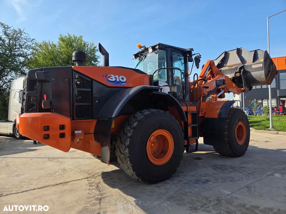 Hitachi ZW310-6, 2020, 6.209ore, CUPA 5mc, CUPLA RAPIDA, virare cu JOYSTICK, Masa operationala 28tone, anv MICHELIN 70%-ok, Gresare automata, camera spate, CANTAR, aer conditionat, STARE FOARTE BUNA, computer romana, posibil leasing 4 ani-PROMOTIE 119.500Eur - 6