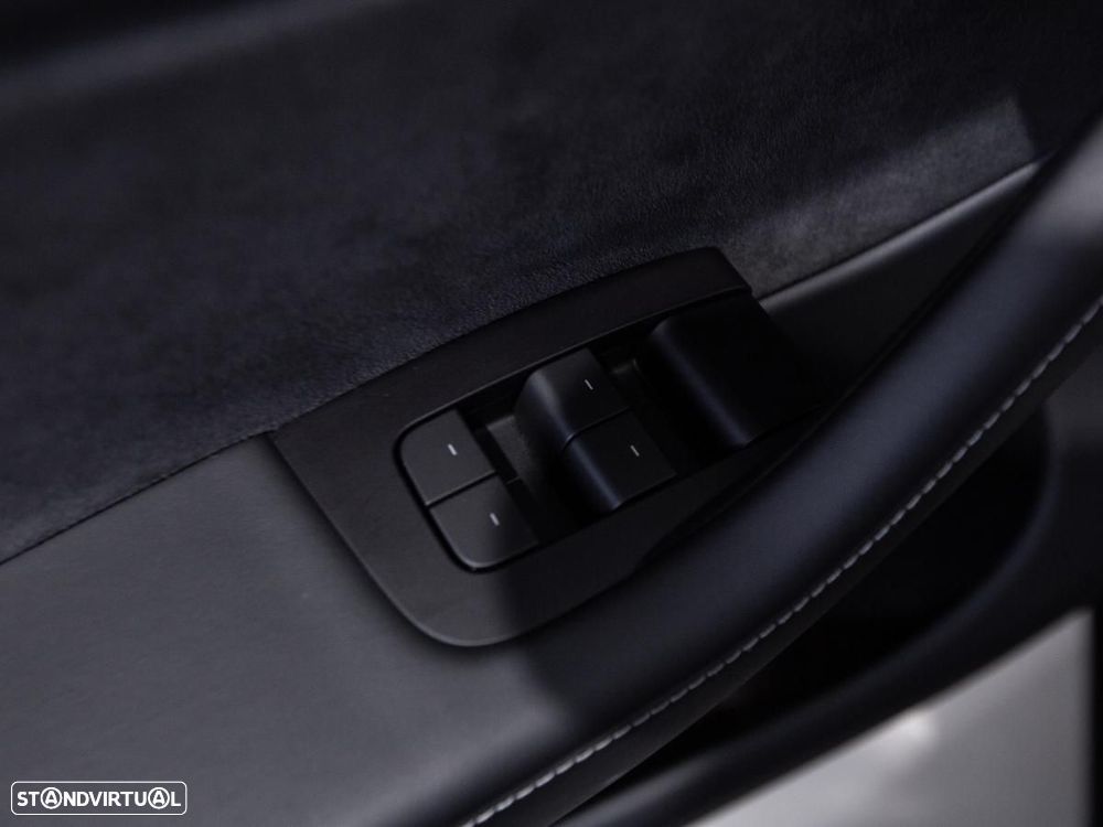 Tesla Model Y Performance Dual Motor AWD - 18