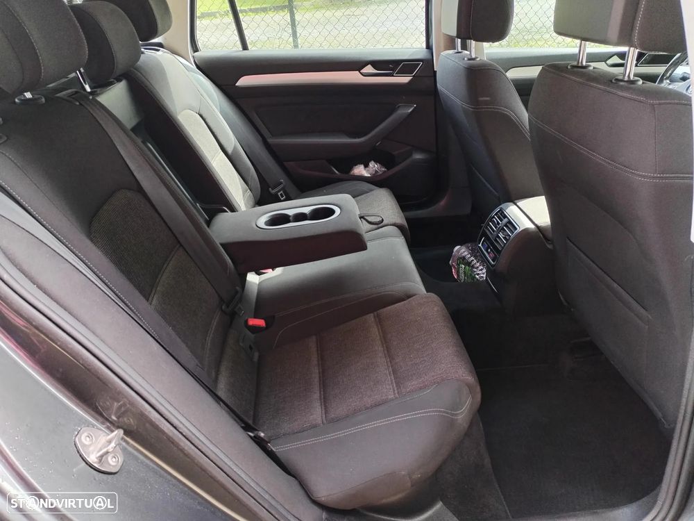 VW Passat Variant 1.6 TDI Confortline - 15