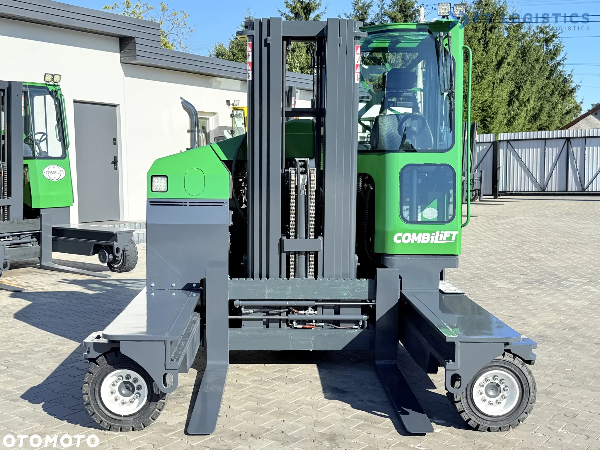 Combilift WÓZEK CZTEROKIERUNKOWY - WIELOKIERUNKOWY C4500 / DIESEL / TRIPLEX 4900MM /JEDYNE 4854 MOTOGODZIN /  POZYCJONER WIDEŁ / PEŁNA KABINA - OGRZEWANIE / STAN IDEALNY / Szeroka oferta wózków czterokierunkowych i bocznych, dopasowanych do różnorodnych potrzeb i zastosowań - 26