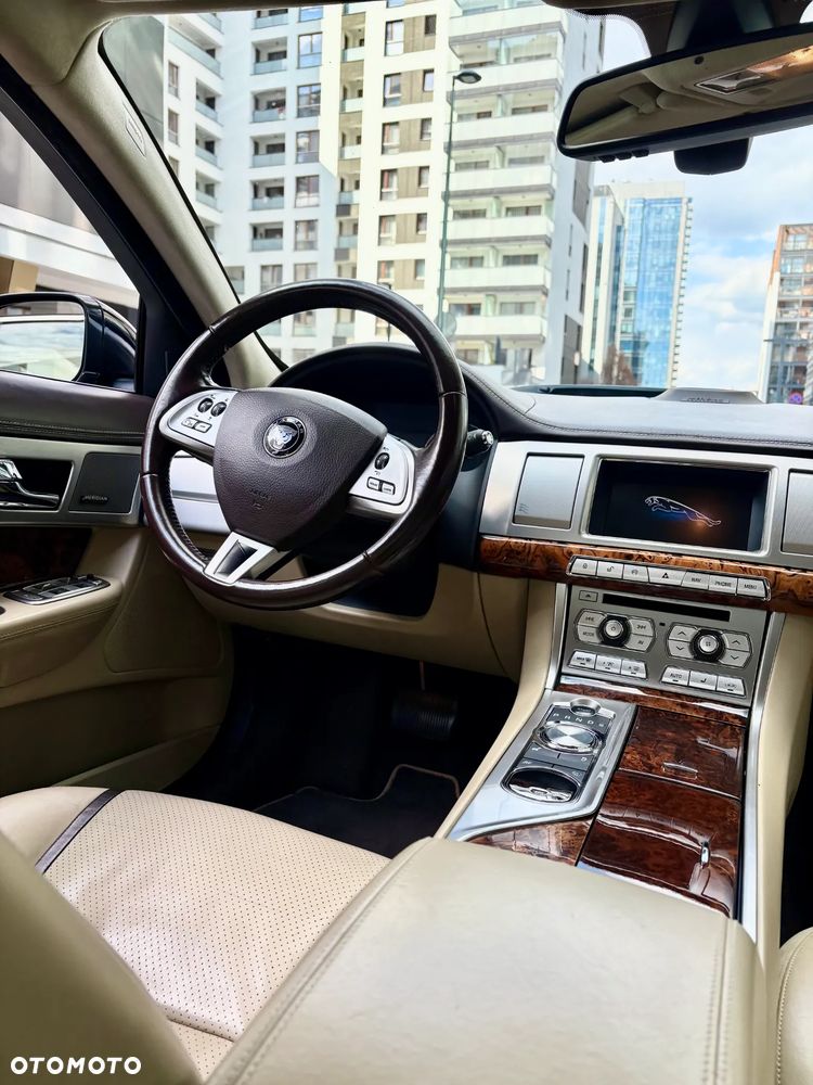 Jaguar XF 35t AWD Portfolio - 5