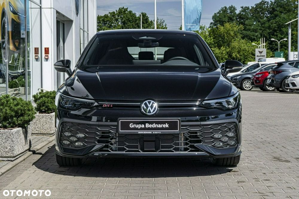 Volkswagen Golf - 6
