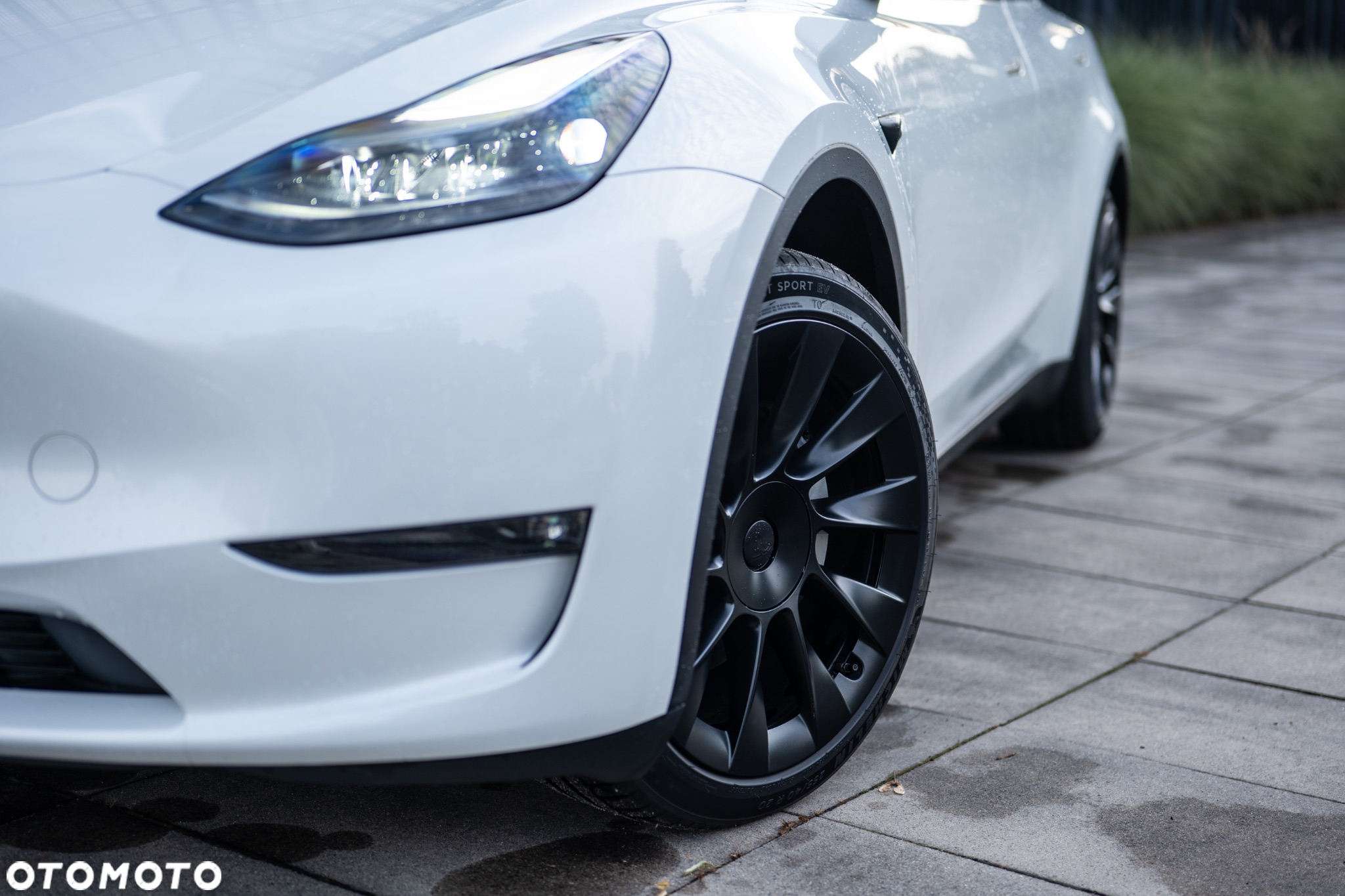 Tesla Y Long Range AWD - 4