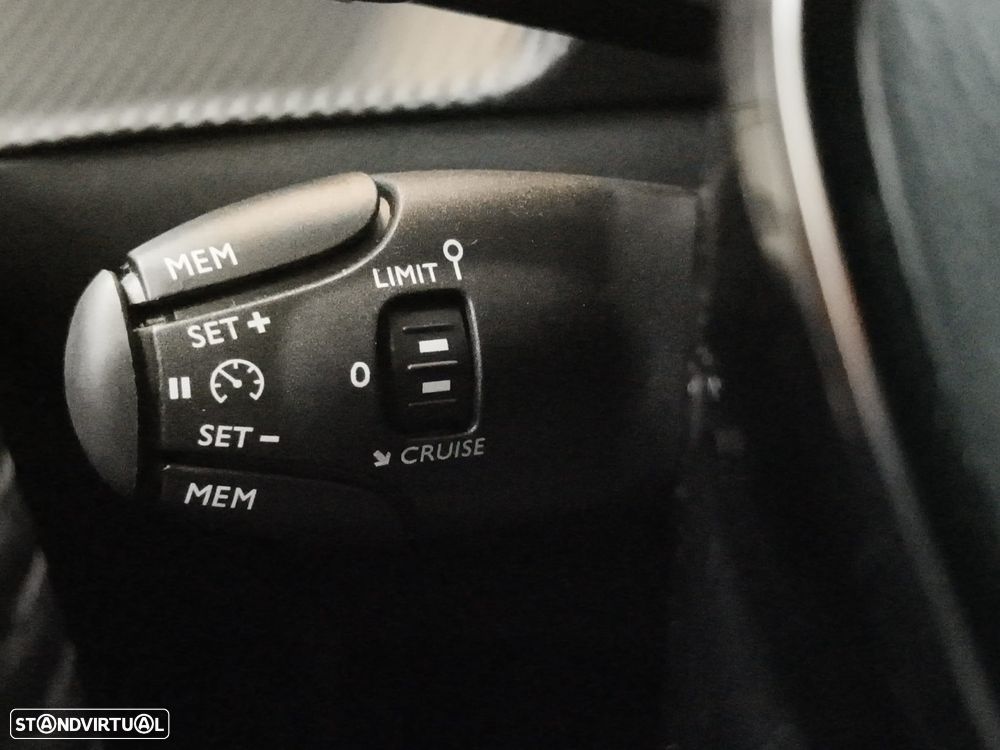 Peugeot 208 1.2 Hybrid Allure e-DCS6 - 17