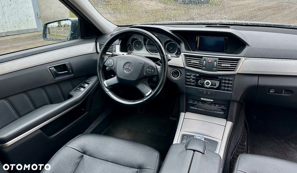 Mercedes-Benz Klasa E 300 CDI DPF BlueEFFICIENCY 7G-TRONIC Avantgarde - 16