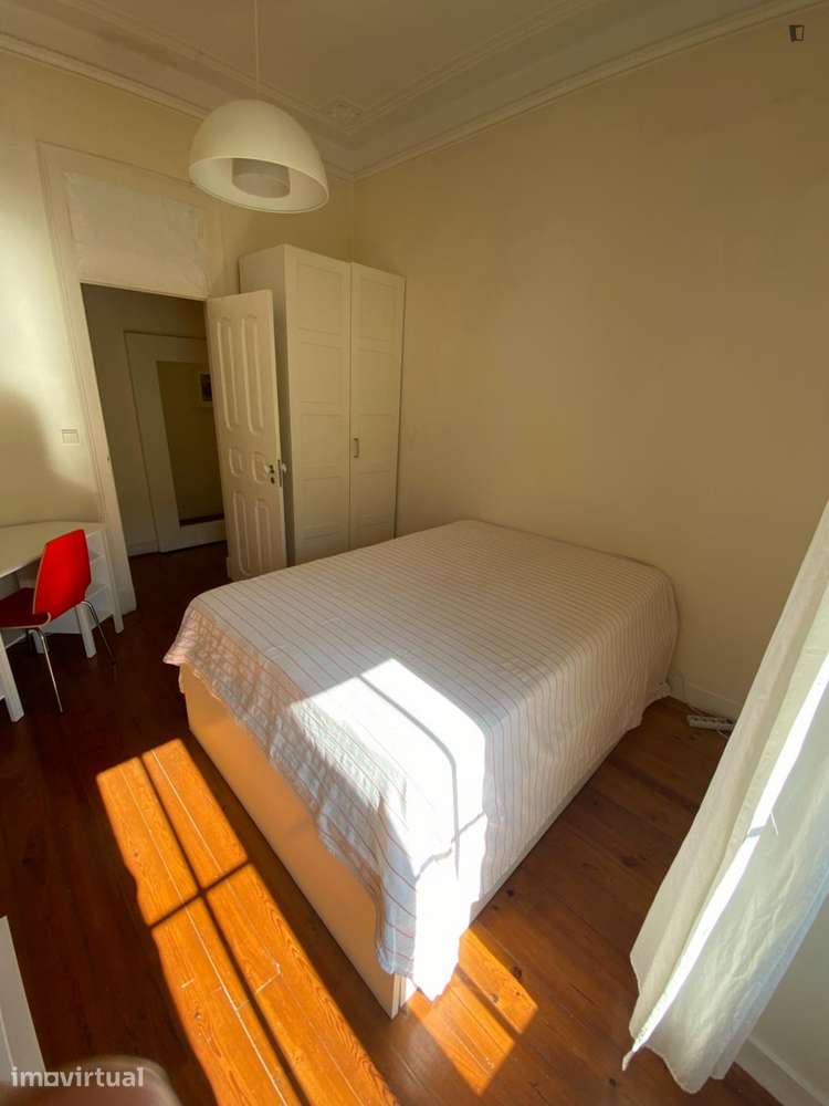 Quarto - localizado em Intendente Lisbon - Grande imagem: 2/44