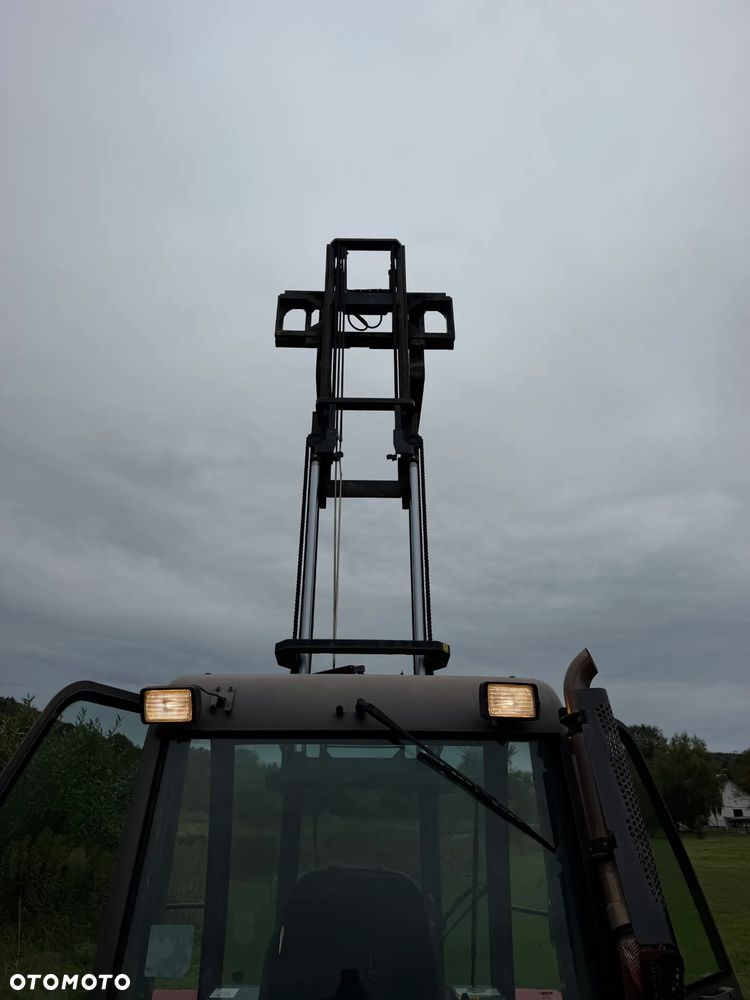 Manitou M30-4  Wózek Widłowy 4X4 TERENOWY na dużych kołach. 2000 mtg.  2017 rok. Maszyna Jak Nowa! Maszt zadbany bez luzu. z Norweskiego Gospodarstwa. Silnik PERKINS TURBO 90km. DEKRA Aktualna 2026 rok! 3 tony Udzwig! Posuw wideł Hydrauliczny! Jazda REWERS+4 biegi. Ani deka luzów czy wycieków! Zadbana Maszyna! Okazja. Podzespoły jak Nowe tłoczyska suche! 5,5 wys. podnoszenia. Rozbudowane oświetlenie. Wersja Norweska. Ogrzewana wentylowana Kabina. - 18