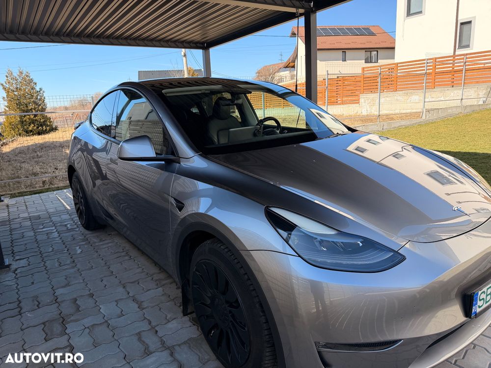 Tesla Model Y - 2
