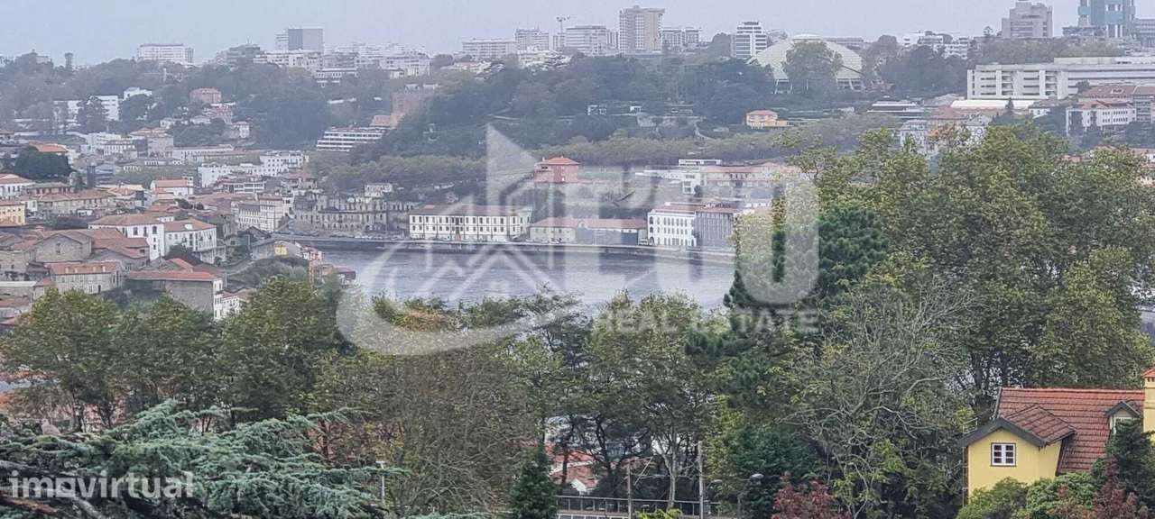 FANTÁSTICA PENTHOUSE COM GRANDE TERRAÇO COM VISTAS SOBRE O DOURO - Grande imagem: 3/60